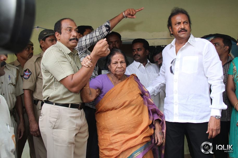 Mohan-Babu-Family-Casts-Vote-2014